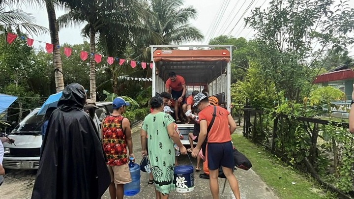 Καταστροφικός τυφώνας Καλμάγκι πλήττει τις Φιλιππίνες