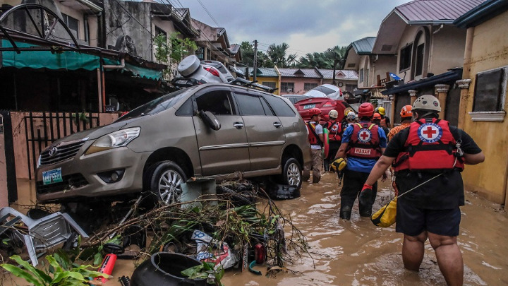 Τραγωδία στις Φιλιππίνες: Τυφώνας Καλμάγκι αφήνει πίσω του τον θάνατο και την καταστροφή