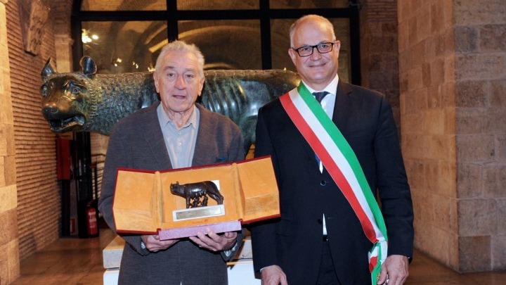 Ρόμπερτ Ντε Νίρο: Τιμή στη Ρώμη και Κριτική στον Τρέχοντα Πρόεδρο των ΗΠΑ