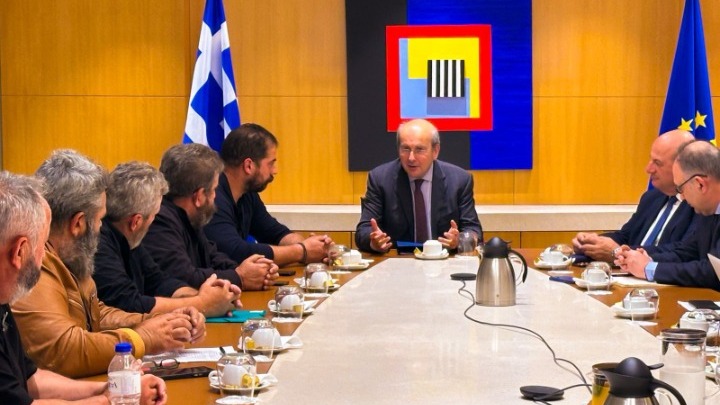 Συνάντηση Χατζηδάκη - Τσιάρα με Κτηνοτρόφους Κρήτης