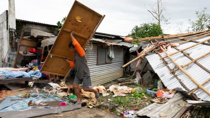 Ανάλυση: Ο υπερτυφώνας Φουνγκ-γουόνγκ πλήττει τις Φιλιππίνες