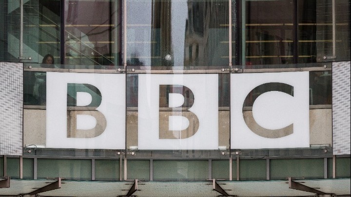 Αποχώρηση Ντέιβι από το BBC: "Να αγωνισθούμε για τη δημοσιογραφία μας"