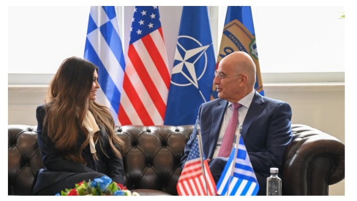 Συνάντηση Υπουργού Άμυνας με Πρέσβεις