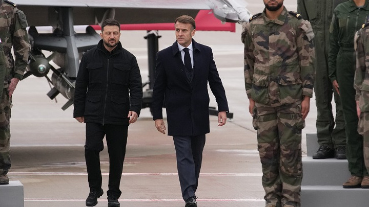 Συνάντηση Μακρόν - Ζελένσκι: Υπογραφή "Ιστορικής" Συμφωνίας για Ενίσχυση Ουκρανίας