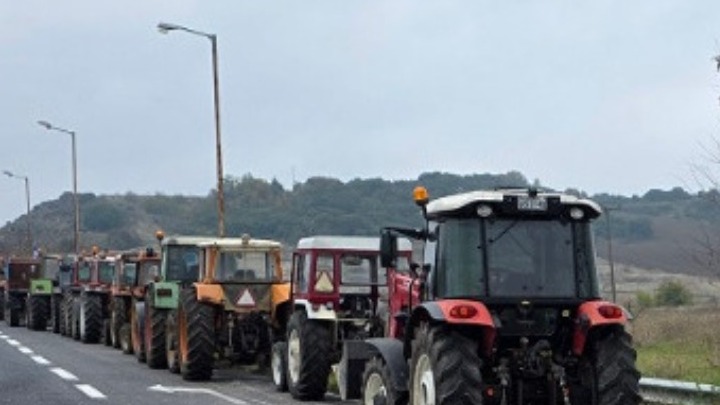 Αγρότες στα διόδια της Τραγάνας: Ανοίγουν τις μπάρες μετά από παρέμβαση