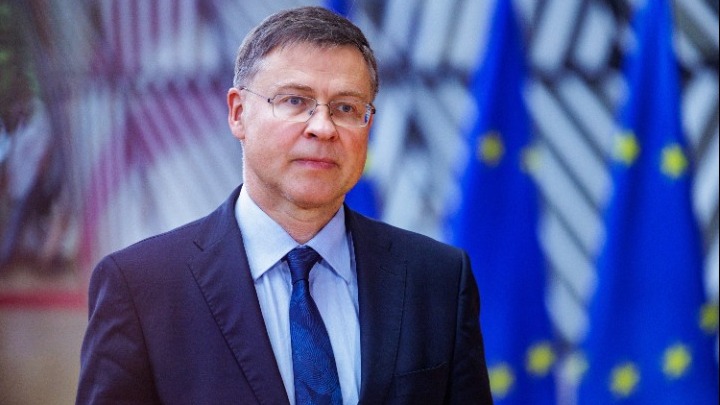 Ο Επίτροπος της ΕΕ εντυπωσιάστηκε από την αναστροφή της Ελλάδας