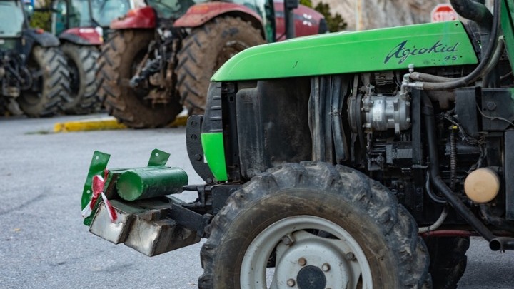 Αγρότες στον Μπράλο: Συνεχίζουν τον Αποκλεισμό μετά από 7 Ημέρες Διαμαρτυρίας